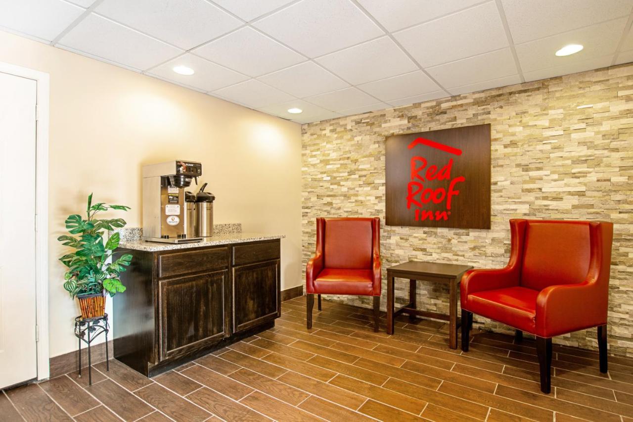 Red Roof Inn Скотсбърг Екстериор снимка