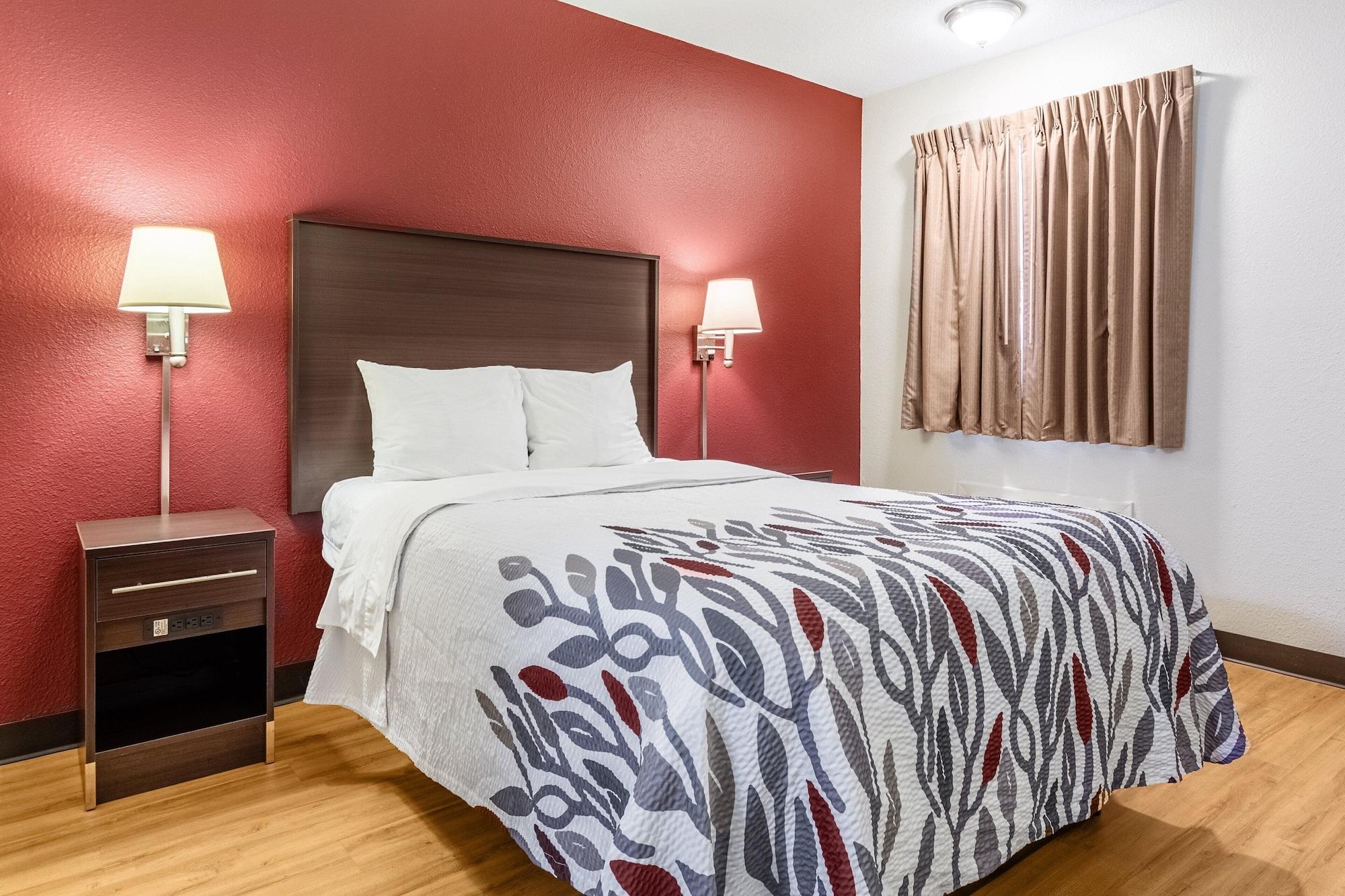 Red Roof Inn Скотсбърг Екстериор снимка