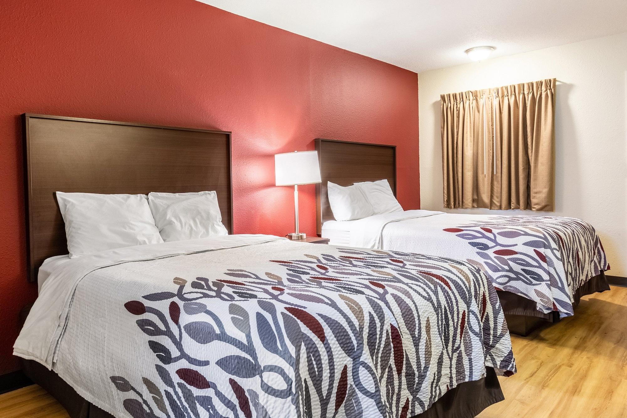 Red Roof Inn Скотсбърг Екстериор снимка