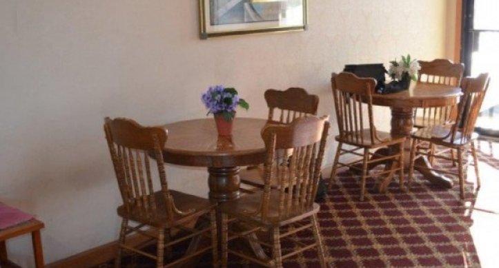 Red Roof Inn Скотсбърг Екстериор снимка